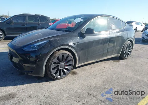 2023 Tesla Model Y Performance Dual Motor All-Wheel Drive z USA, uszkodzony, nr VIN 7SAYGDEF8PF662376